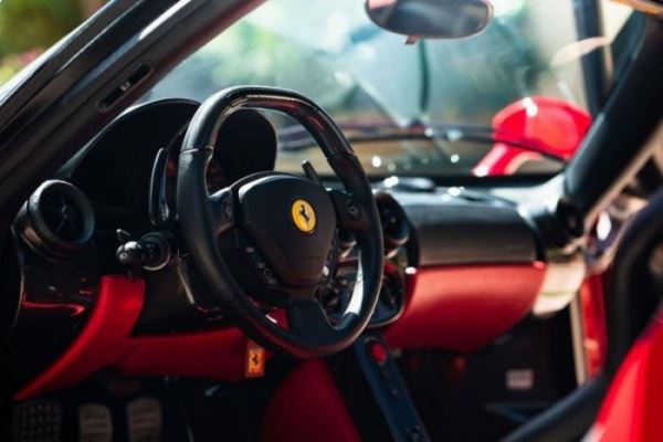 <br />
			Новости аукционов: безупречный суперкар Ferrari Enzo (32 фото)