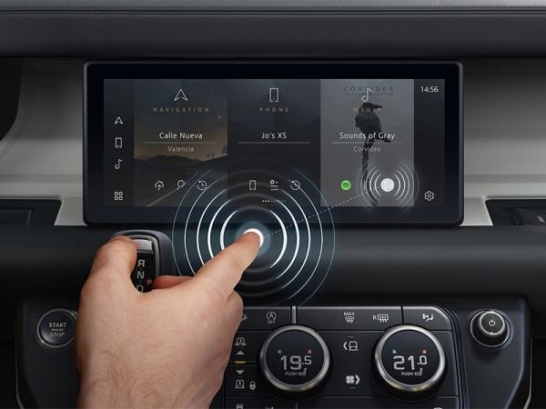 В Jaguar Land Rover придумали бесконтактный сенсорный экран