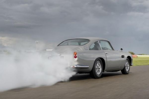 <br />
			Aston Martin выпустил шпионскую версию DB5 (25 фото)