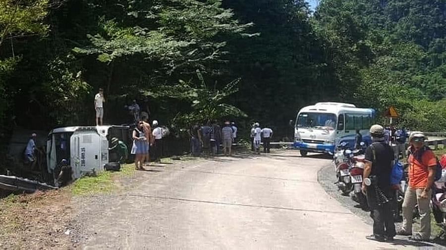 14 человек погибли в ДТП с туристическим автобусом во Вьетнаме<br />

