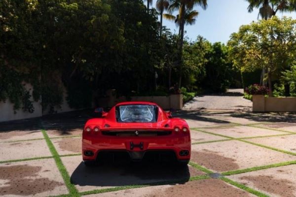 <br />
			Новости аукционов: безупречный суперкар Ferrari Enzo (32 фото)