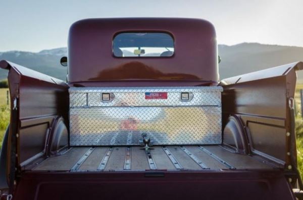 <br />
			Крутой 70-летний Dodge Power Wagon с новым мощным двигателем (18 фото
