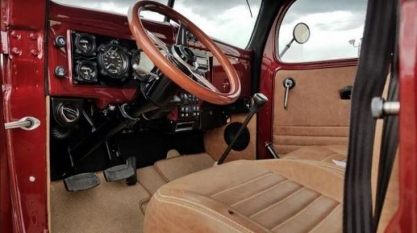 <br />
			Крутой 70-летний Dodge Power Wagon с новым мощным двигателем (18 фото