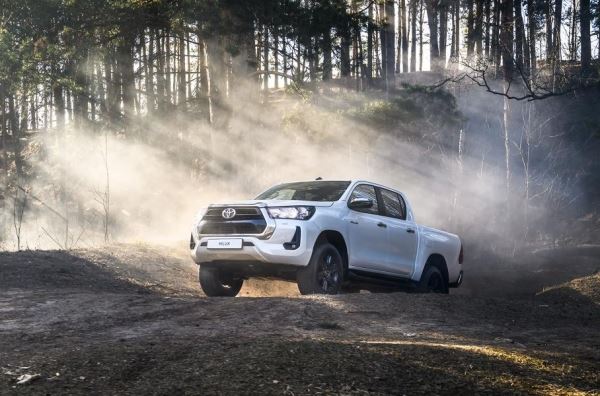 Toyota начала продажи обновленных Toyota Hilux и Fortuner в России