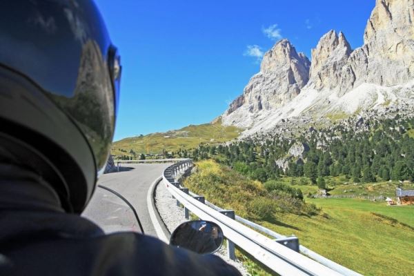 
<p>											Италия ограничила скорость на перевалах Доломитов.<br />
			
