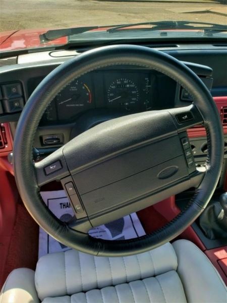 <br />
			30-летний кабриолет Ford Mustang продают по цене нового (21 фото)