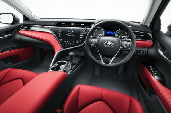 Toyota обновила Camry и показала особую версию в честь 40-летия