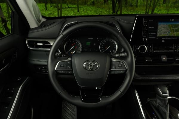 Toyota запустила продажи своего нового Toyota Highlander в России