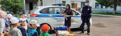<br />
        Автоинспекторы и ЮИДовцы поздравили жителей Татарстана с Международным днем светофора    