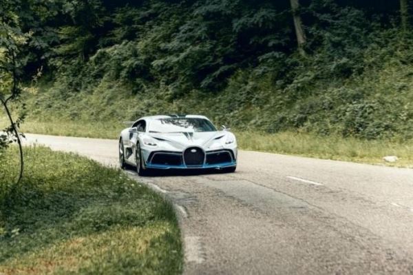 <br />
			Bugatti тестируют новую модель за 5 миллионов евро перед отгрузкой (12