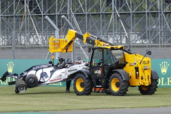 <br />
Квят попал в аварию во время гонки «Формулы-1»<br />
